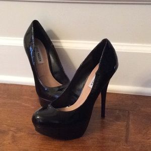Steve Madden black paten heels